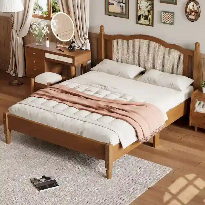 Lit vintage en bois, taille Queen, avec tête de lit en rotin et sommier à lattes