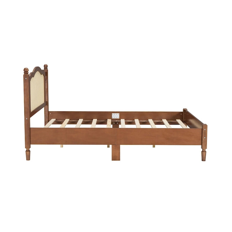 Lit vintage en bois, taille Queen, avec tête de lit en rotin et sommier à lattes