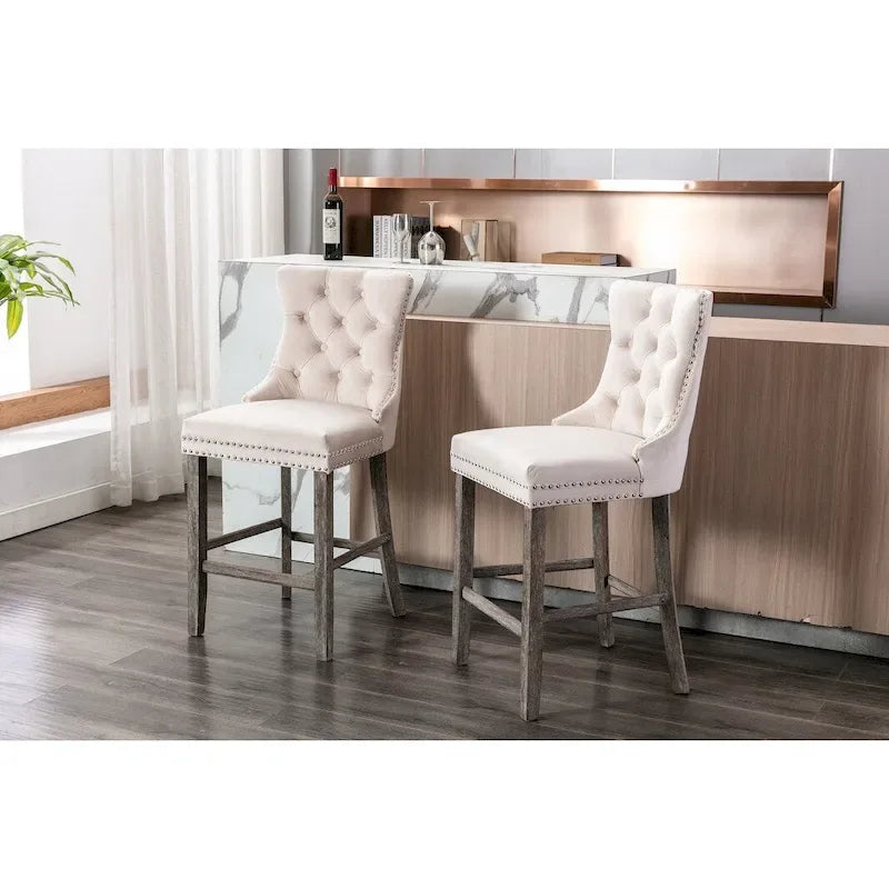 Tabourets de bar contemporains en velours capitonné avec pieds en bois et clous décoratifs chromés, lot de 2