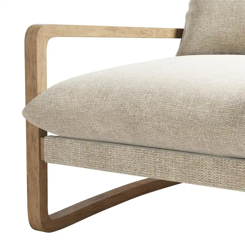 Chaise longue de style côtier — fauteuil bas rembourré doté d'une structure en bois massif et d'une base pivotante.