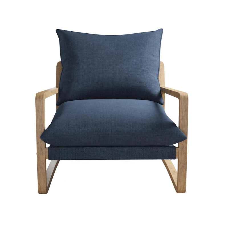Chaise longue de style côtier — fauteuil bas rembourré doté d'une structure en bois massif et d'une base pivotante.