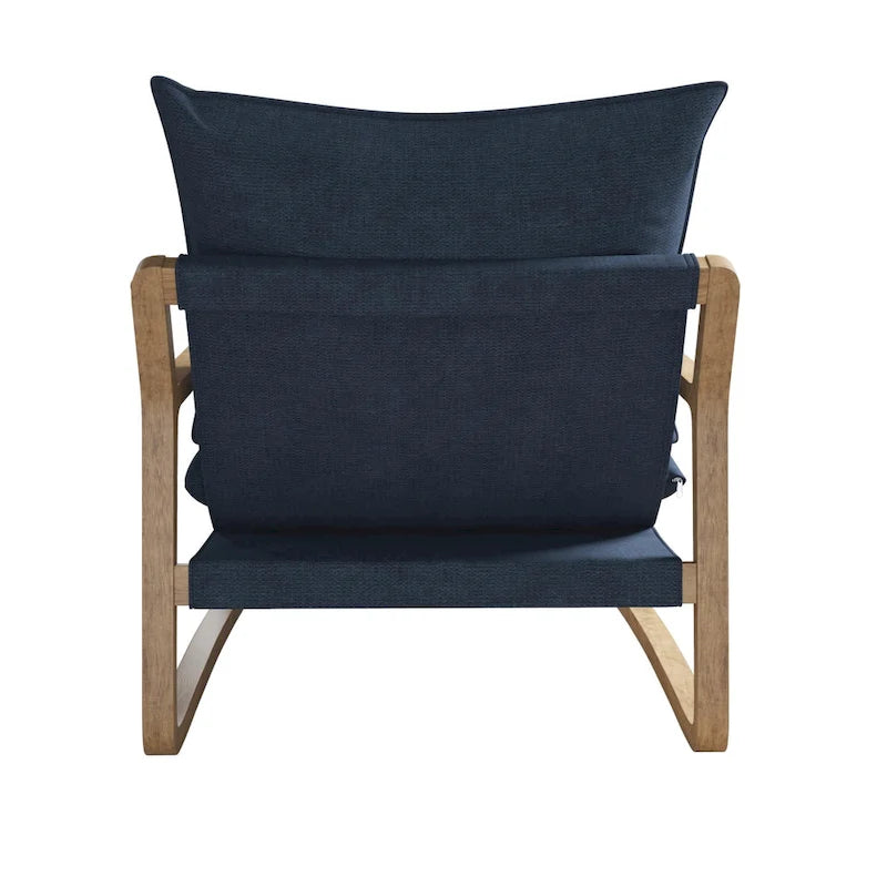 Chaise longue de style côtier — fauteuil bas rembourré doté d'une structure en bois massif et d'une base pivotante.