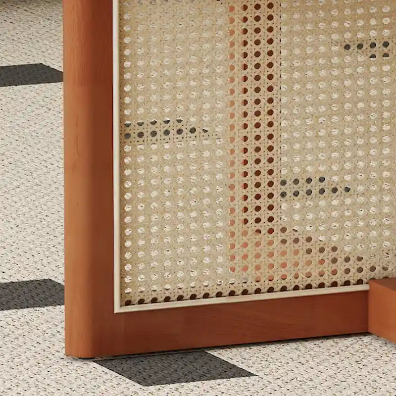 Table basse en bois avec détails en rotin synthétique