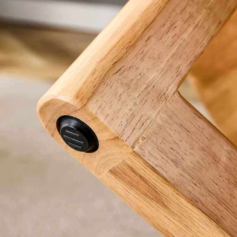 Table basse en bois avec détails en rotin synthétique