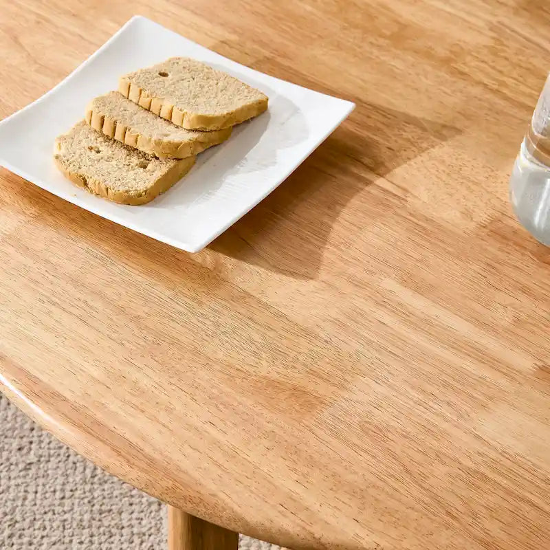 Table basse en bois avec détails en rotin synthétique